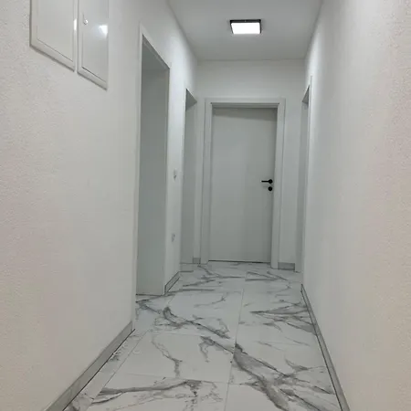 Apartament Pista-pause *